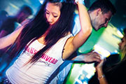 Keine Panik Eure Abi-Guides zeigen euch die coolsten Clubs in der Gegend.