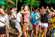 Ausgelassene Stimmung… ..und das die ganze Nacht! Her steigt die Party!