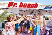 Ein hoch auf uns! Eure Abi-Guides stoßen mit euch an.
