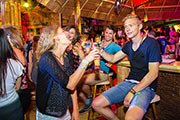 Pubcrawl Beim Pubcrawl zieht ihr von Bar zu Bar. Da bleibt kein Auge trocken.