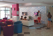 Lobby Die moderne Lobby mit vielen Sitzgelegenheiten.