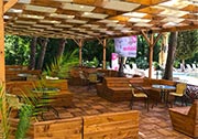 Shishalounge In der ruf-Shishalounge bringen euch eure Guides gern eine Shisha an den Tisch.