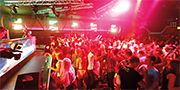 Spin that Sh*t! In den hippen Diskotheken legen nur die besten DJs auf.