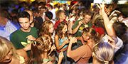 Just Dance Tanzt den ruf-Clubtanz in den exklusivsten Discos von Rimini.