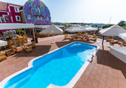 Partyclub Zrce - Pool Der Poolbereich mit Poolbar.