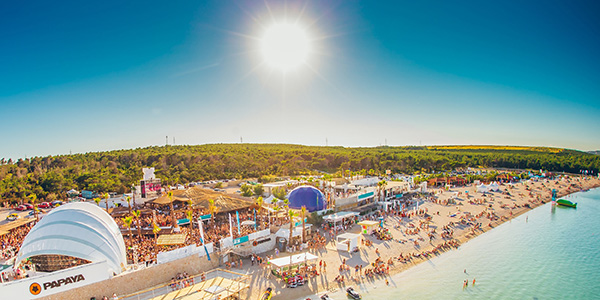 Zrce Beach Der Zrce Beach mit fetten Partys und internationalen DJs