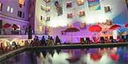Chillen am Pool In unserem exklusiven Partyclub sind wir unter uns.