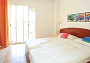 Die coolen, sonnendurchfluteten Zimmer im USA-Look laden zum chillen ein. Die coolen, sonnendurchfluteten Zimmer im USA-Look laden zum chillen ein.