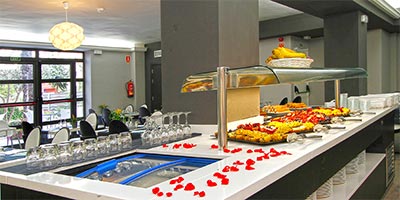 Verpflegung Abwechslungsreiches Buffet.