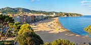 Let’s go to the beach… Macht es euch gemütlich am Strand und schwimmt im türkisfarbenen Wasser.