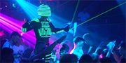 Lasershow Vor allem im Revolution in Lloret del Mar wird euch mit den vielen Lichteffekten niemals langweilig.