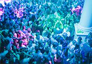 Flirtalarm Lernt auf den Partys in Lloret del Mar andere Abiturienten/ Abiturientinnen kennen.