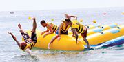 Flying Fish beim Partybeach Bleibt entspannt am Strand liegen oder erlebt pure Wasseraction - ihr habt die Wahl.