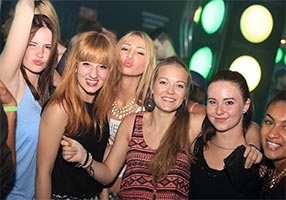 Party Party auf eurer Abireise.