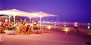 Promenade Wenn die Sonne untergeht, könnt ihr gemütlich noch einen Cocktail an der Promenade genießen, bevor die Party losgeht.