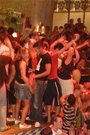 Let’s partyyy Der Flirtfaktor ist hoch an der Playa de Palma.